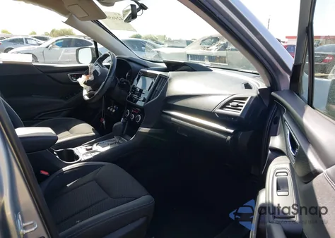 2021 Subaru Forester Premium z USA, uszkodzony, nr VIN JF2SKAJC3MH472204